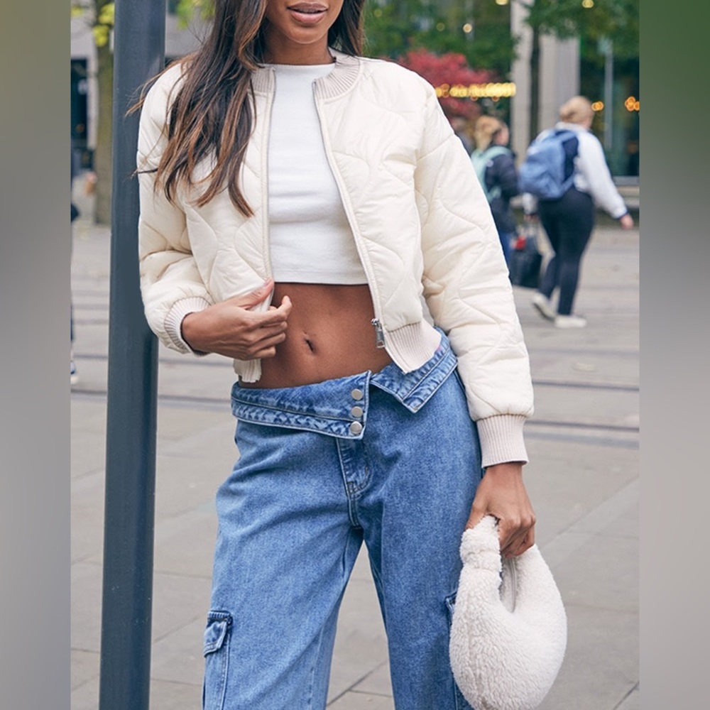 NWT PRETTY LITTLE THING Cream Wave Quilted Cropped Bomber - SIZE M